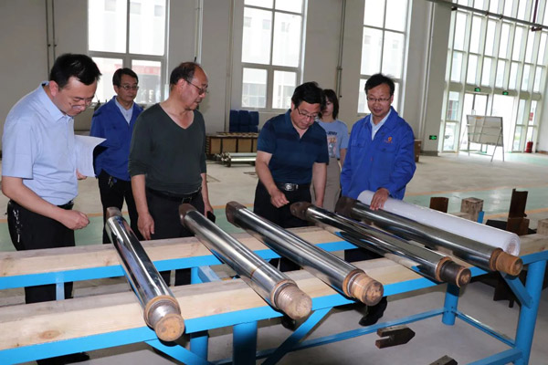 市委統(tǒng)戰(zhàn)部調研豐收公司生產經營及復工復產工作(圖2)