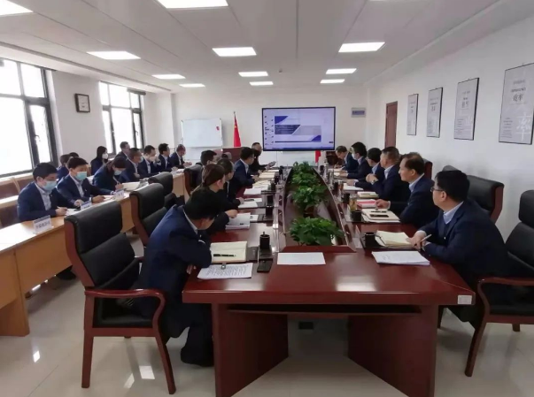 市產(chǎn)投集團召開黨委理論中心組集體學習會議(圖2)